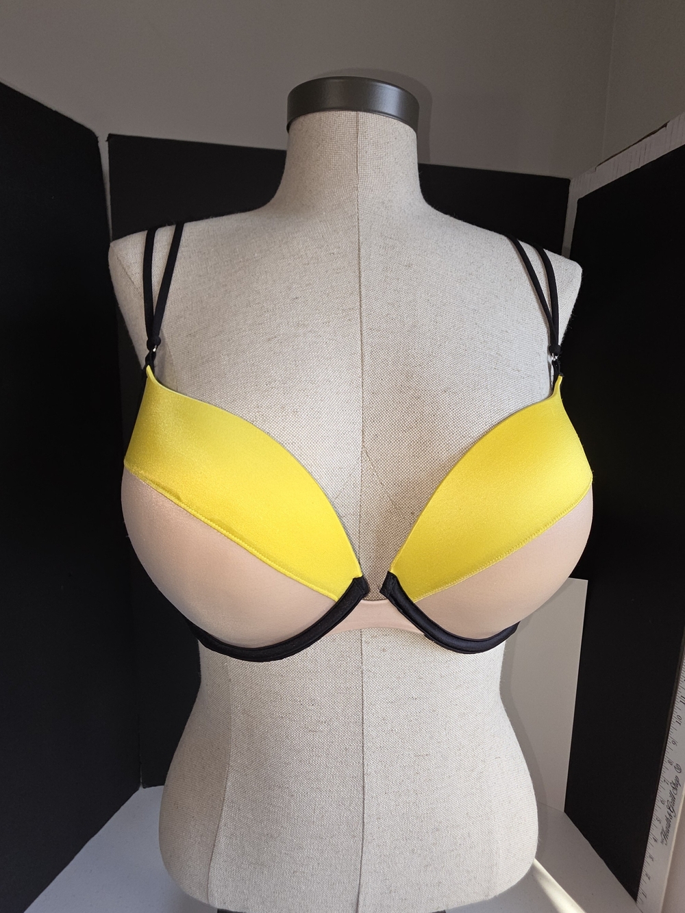 Victoria's Secret Very Sexy Push-Up Bra Colorblock Yellow Beige 36D